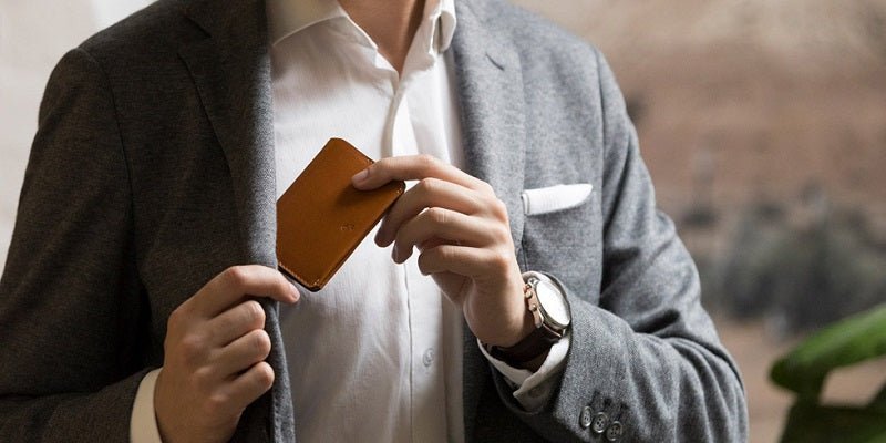 Why is it important to have a business card holder? - The Signature Box